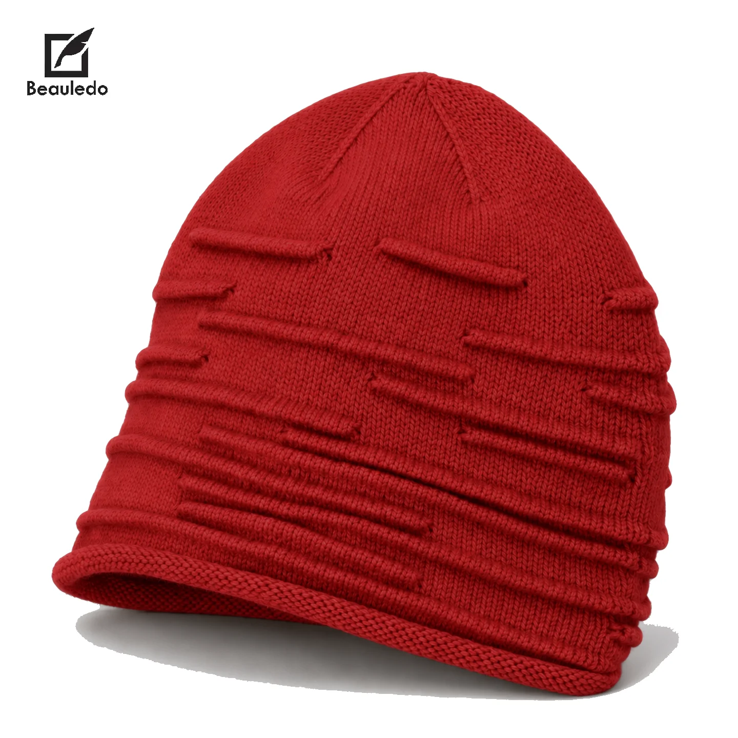 Knitted beanie with a pompom