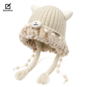 Knitted beanie with a pompom